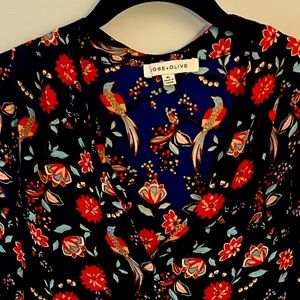 Rose and Olive women’s blouse Size XL, sleeveless, Floral Navy background.